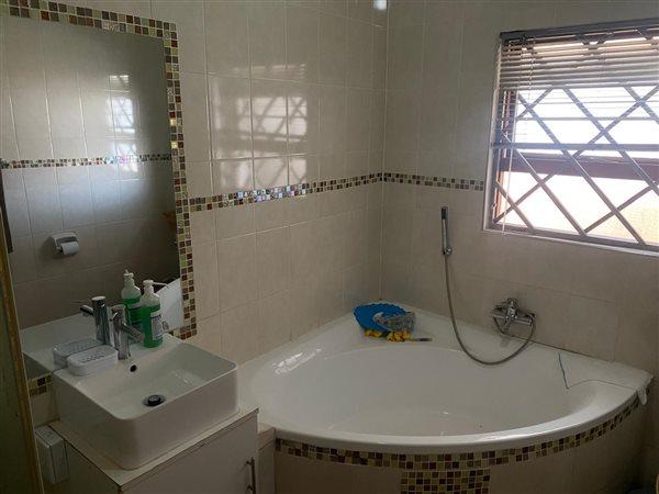 5 Bedroom Property for Sale in Rondevlei Park Western Cape